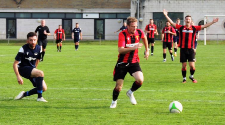 Rhys Dalling had a fine game for Goodwick. Picture by Bill Carne